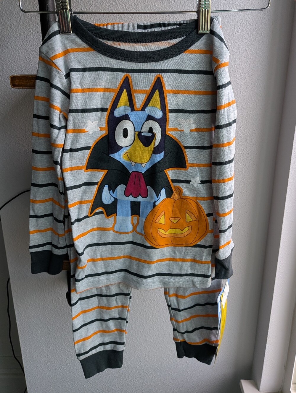 NWT Bluey Kids Halloween Vampire Pajama Set 5T Orange Striped 2 Piece